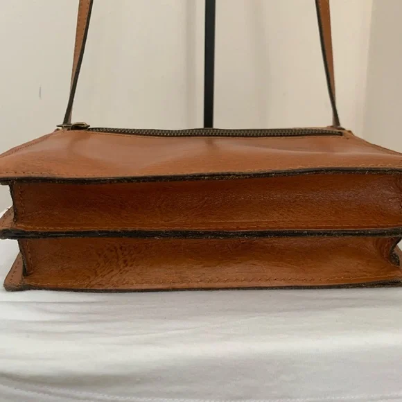 Patricia Nash Lanza Leather Crossbody Bag - Picture 6 of 10